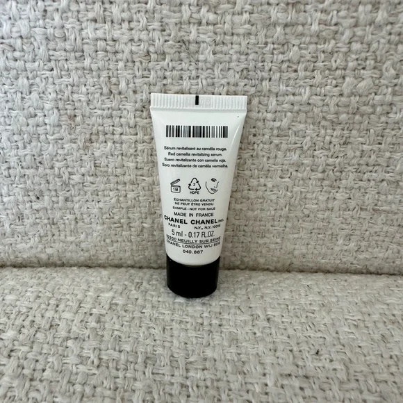 CHANEL N°1 Revitalizing - 5ml Travel Size - Picture 2 of 2